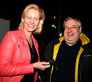 Wirtin Andrea Waldegger freute sich über viele mitgebrachte Flaschenöffner (©Foto. Martin Schmitz)